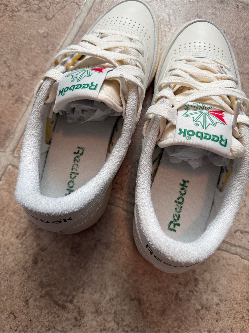 Reebok Leather Sneakers in Cream with Green and Red Logo. Size US W7.5 - Picture 8 of 11